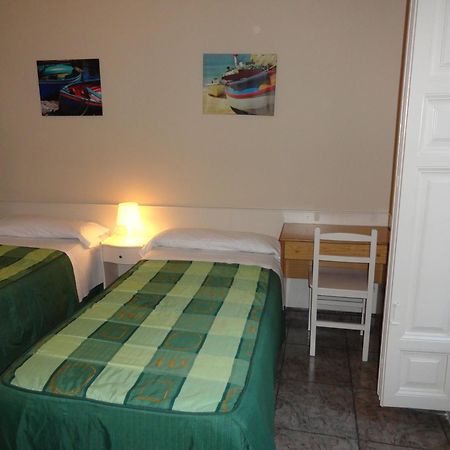 Hostal Alistana Madrid Kültér fotó