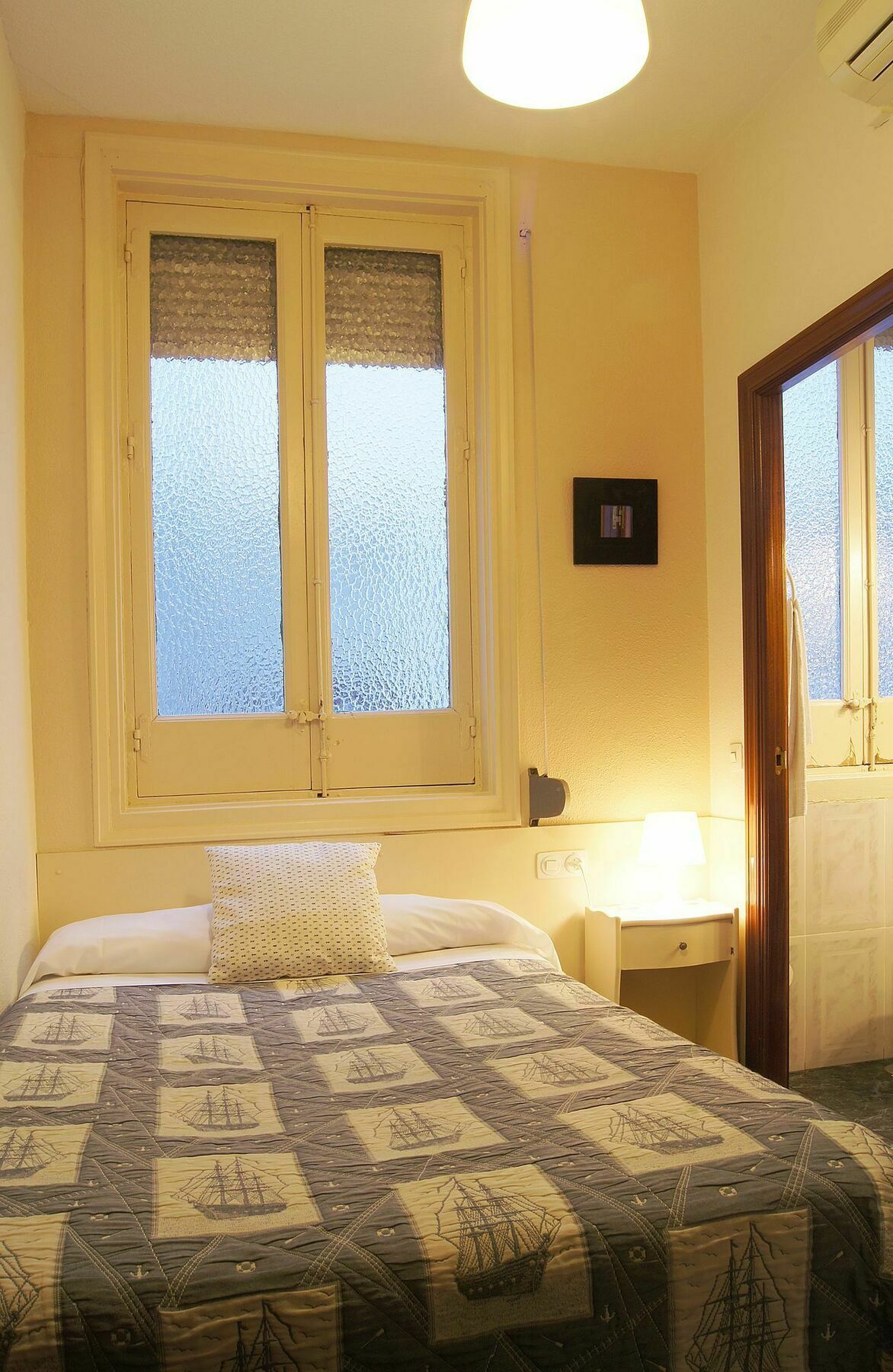 Hostal Alistana Madrid Kültér fotó