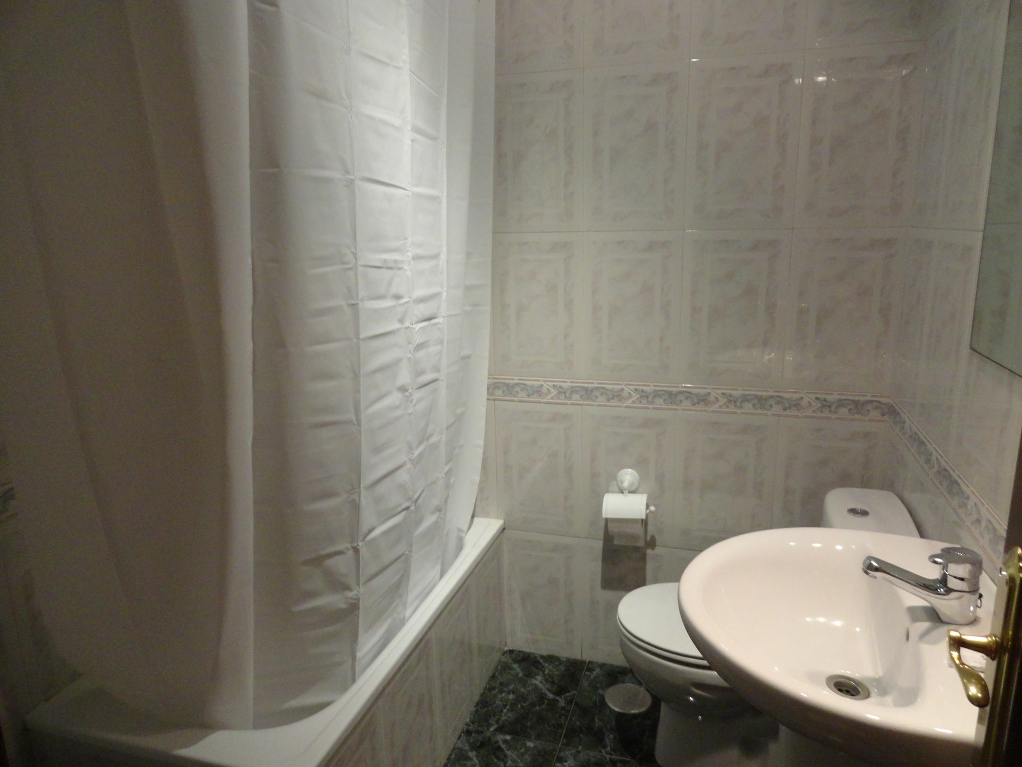 Hostal Alistana Madrid Kültér fotó