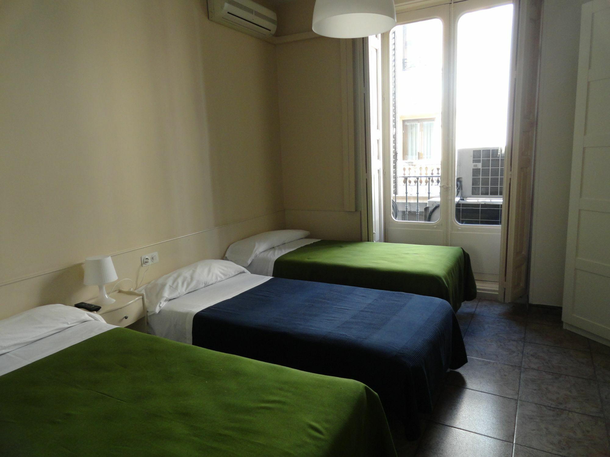 Hostal Alistana Madrid Kültér fotó